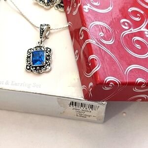 Vintage Inspired NIB Sapphire Color Pendant Necklace with Matching Earrings